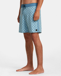 4 Restless Boardshorts 17" Blue M10625RT RVCA