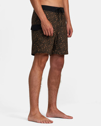 6 Restless Boardshorts 17" Orange M10625RT RVCA