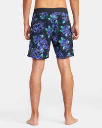 2 Restless Boardshorts 17" Black M10625RT RVCA