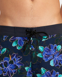 3 Restless Boardshorts 17" Black M10625RT RVCA