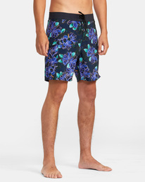 6 Restless Boardshorts 17" Black M10625RT RVCA