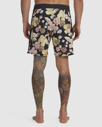 2 Restless Boardshorts 17" Blue M10625RT RVCA