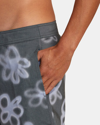 2 Freeport Boardshorts 16" Purple M1072RFT RVCA