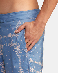 7 Freeport Boardshorts 16" Blue M1072RFT RVCA