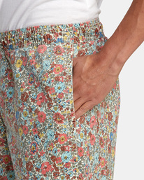 3 Escape Print Elastic Waist Walkshorts 17” White M2011REP RVCA