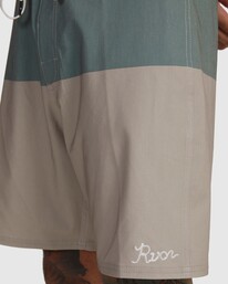2 Division Boardshorts Multicolor UVYBS00125 RVCA