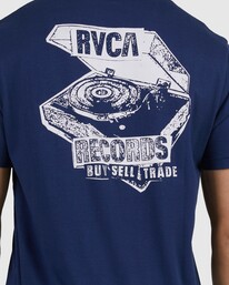 2 Vinyl Club - T-Shirt für Männer  UVYZT00477 RVCA