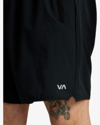 13 YOGGER STRETCH ATHLETIC SHORTS 17" Black V201TRYS RVCA