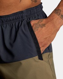 8 Yogger Stretch Elastic Waist Shorts 17" Brown V201TRYS RVCA