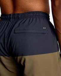 9 Yogger Stretch Elastic Waist Shorts 17" Brown V201TRYS RVCA