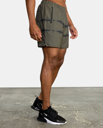 3 Yogger Stretch Elastic Waist Shorts 17" Brown V201TRYS RVCA