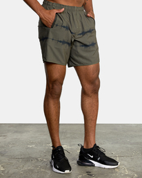 4 Yogger Stretch Elastic Waist Shorts 17" Brown V201TRYS RVCA