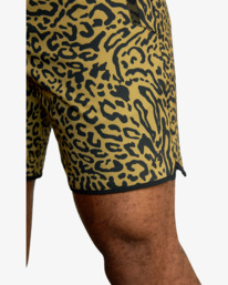 8 Yogger Stretch Elastic Waist Shorts 17" Green V201TRYS RVCA
