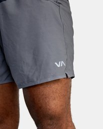 4 Yogger Stretch Elastic Waist Shorts 17" Black V201TRYS RVCA