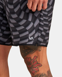 3 Yogger Stretch Elastic Waist Shorts 17" Black V201TRYS RVCA