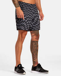6 Yogger Stretch Elastic Waist Shorts 17" Black V201TRYS RVCA