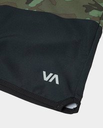 9 Yogger Stretch Elastic Waist Shorts 17" Black V201TRYS RVCA