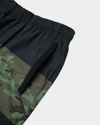 10 Yogger Stretch Elastic Waist Shorts 17" Black V201TRYS RVCA