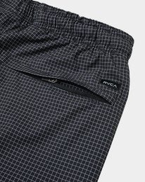 4 Yogger Stretch Elastic Waist Shorts 17" Black V201TRYS RVCA