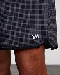 7 Yogger Stretch Elastic Waist Shorts 17" Black V201TRYS RVCA