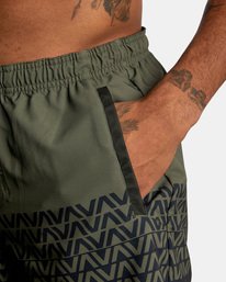 9 Yogger Stretch Elastic Waist Shorts 17" Black V201TRYS RVCA