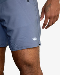 8 Yogger Stretch Elastic Waist Shorts 17" Black V201TRYS RVCA